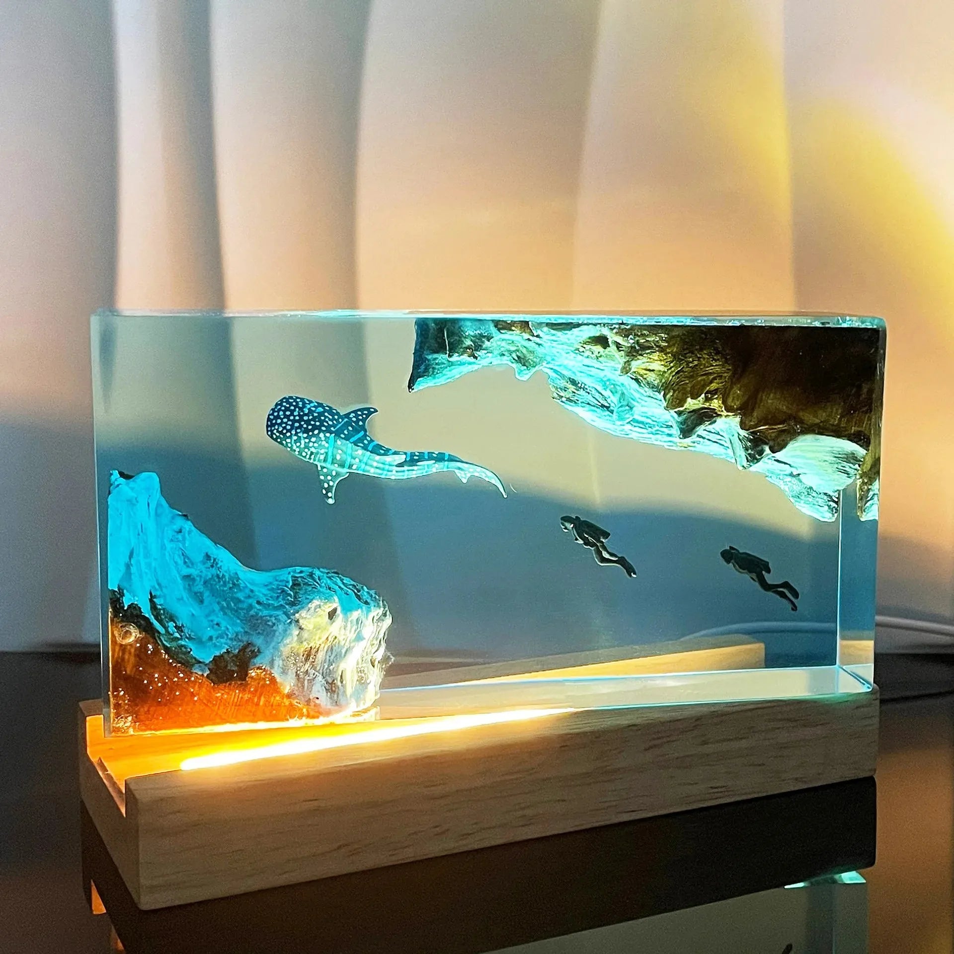 Luz de mesa de resina con organismo de exploración de lecho marino, 2 buzos, luz de mesa de resina, luz nocturna de buzo de aguas profundas, decoración de escritorio de oficina y dormitorio