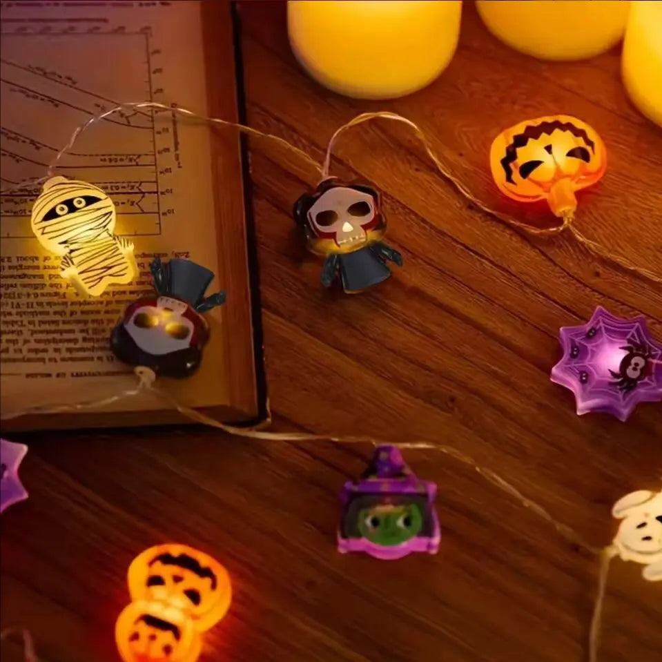 1 guirlande lumineuse d'Halloween 10/20 LED à piles en forme de fantôme, sorcière, chat, citrouille, toile d'araignée, squelette, momie, pirate pour l'intérieur