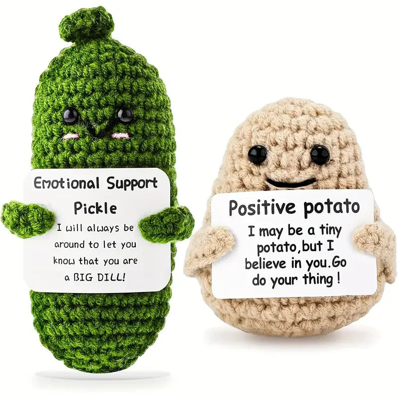 Figurines de crochet fantaisistes : Peluches Amigurumi uniques faites à la main avec Pomme de terre positive et Cornichon de soutien émotionnel, Cadeaux de décoration intérieure