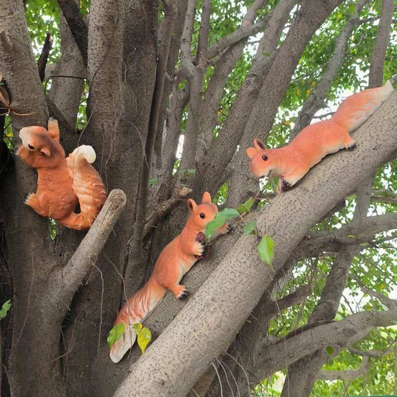 Figurines d'écureuils Statues d'écureuils grimpeurs Sculpture d'arbre à suspendre Statue de jardin à serrer Décorations d'extérieur Cadeaux Décor de jardin en résine