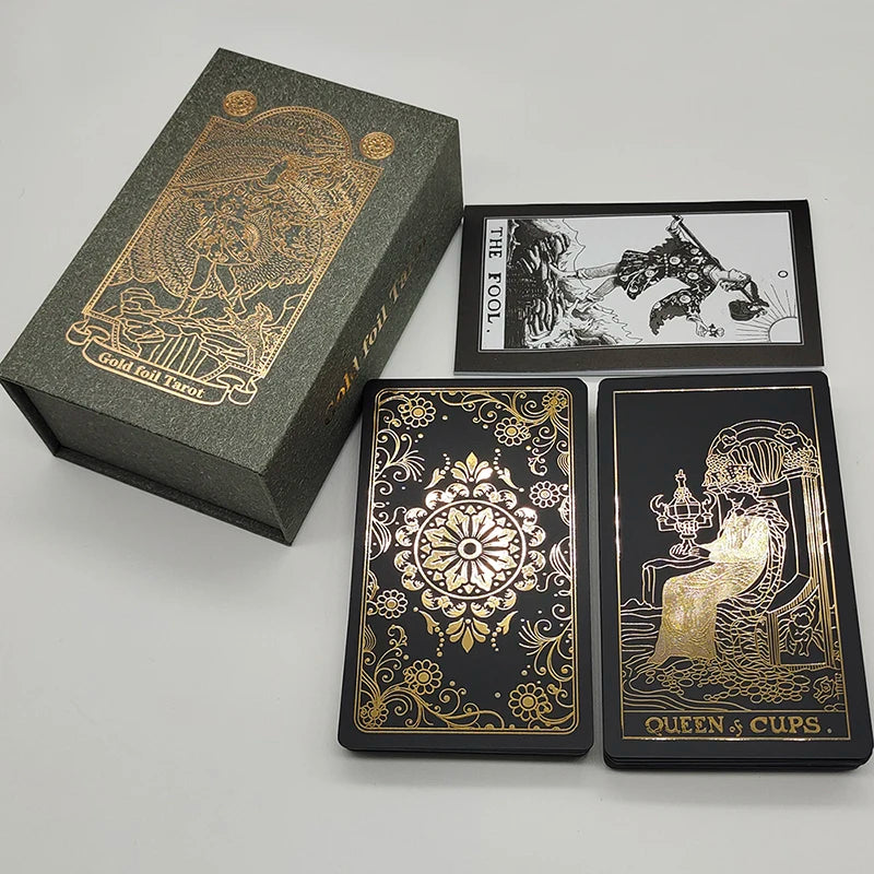 El nuevo juego de mesa de tarot New Knight Laser Gold Foil: estampado en caliente de lujo, cartas de adivinación de PVC impermeables y resistentes al desgaste.