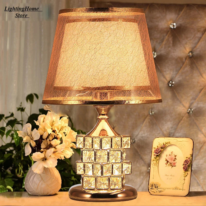 Lampe de table en cristal Lampe de table diamant Lampe de bureau de décoration Style européen Cube de Rubik Classique pour chambre à coucher, chevet, bar Luxe