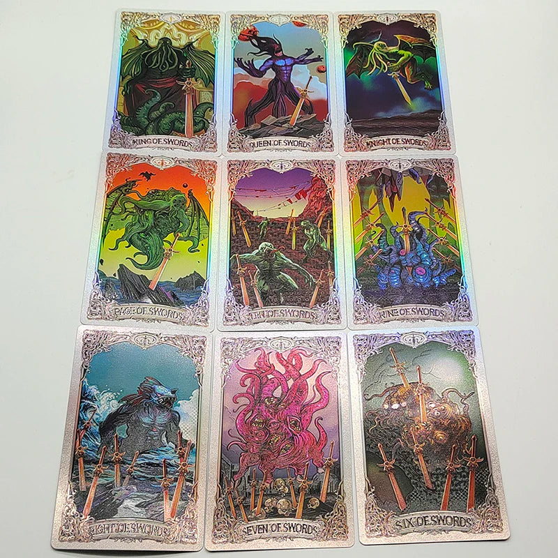 Leyenda Cthulhu Susurros de los Dioses Antiguos Luxe Foil Dorado Tarot Cartas de Adivinación de PVC con Acabado Esmerilado en Bonita Caja Magnética